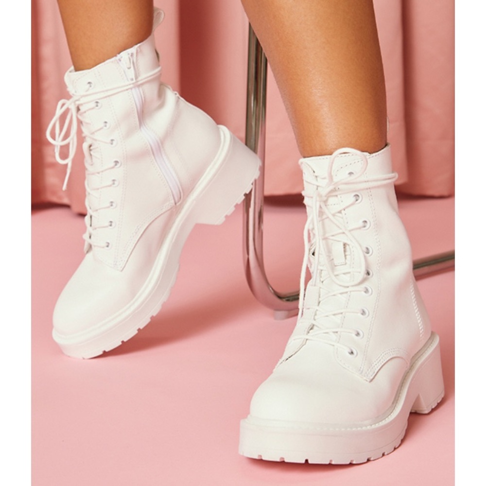 Steve Madden white tornado boots